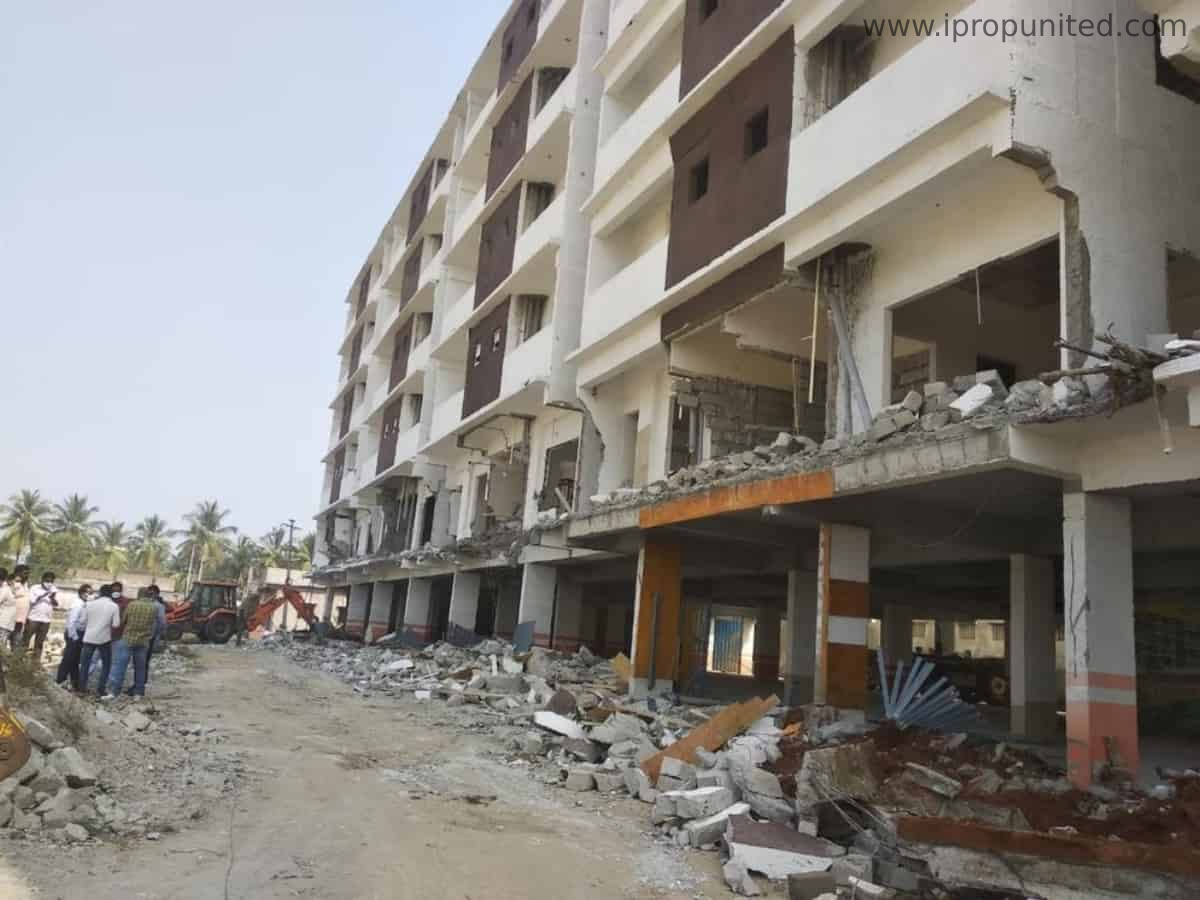 HMDA & Task Force officials pull down 10 more illegal buildings in Hyderabad